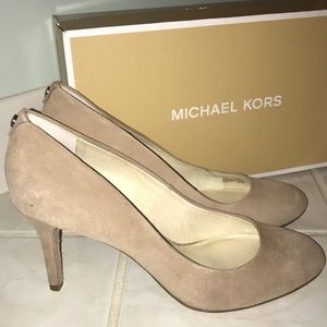Michael Kors Suede pumps